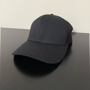 Black Flexfit Richardson 110 SM/MD Trucker Cap